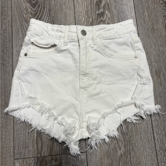 Zara Pants - Zara Women's White Frayed Denim Shorts